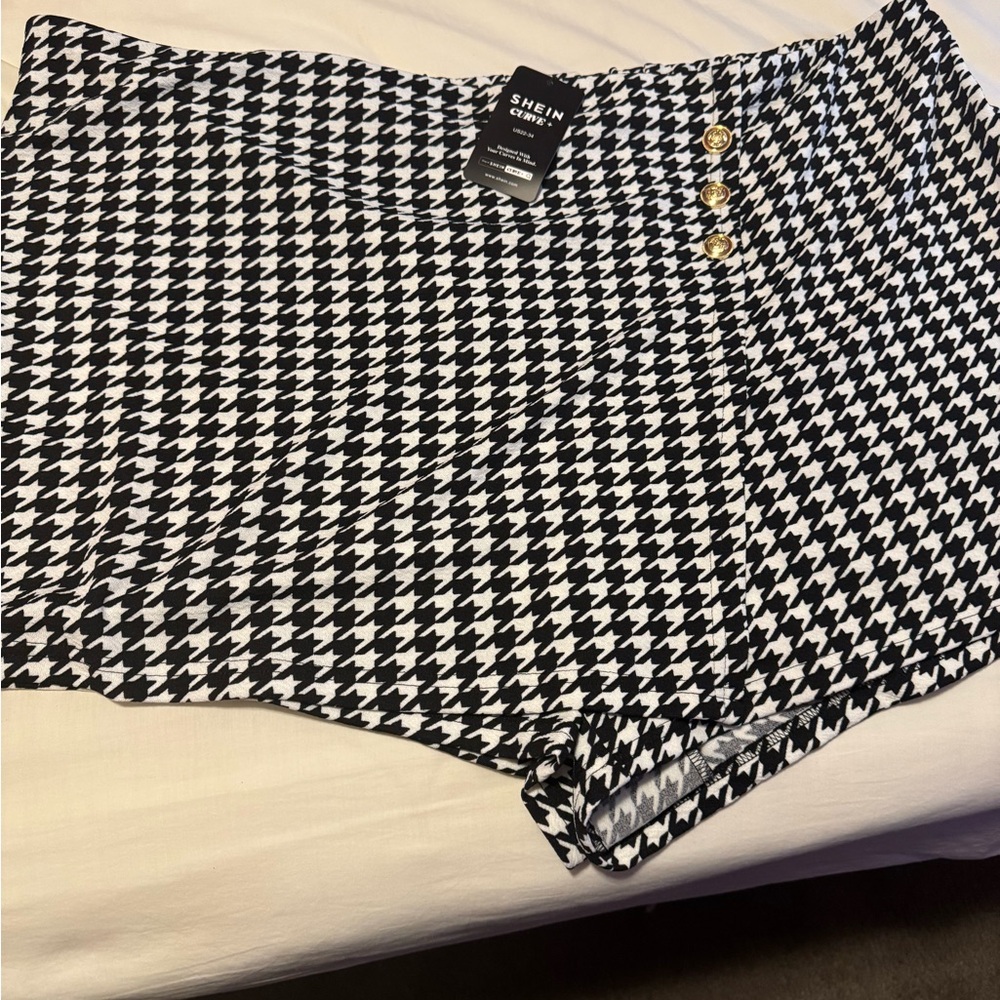 Houndstooth Black and White Mini Skirt - Picture 7 of 7